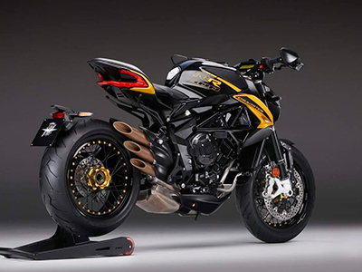 Las MV Agusta Brutale 800 RR SCS y Dragster 800 SCS vienen con embrague semiautomático